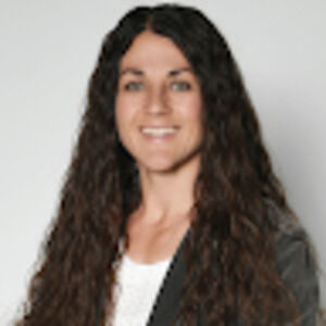 Meet your Posher, Adrianne